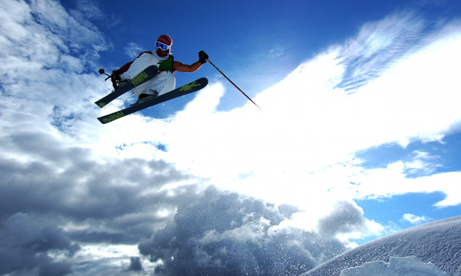 Обои картинки фото спорт, лыжный, солнце, прыжок, снег, лыжи