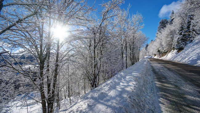 Обои картинки фото природа, дороги, зима, дорога, деревья, пейзаж