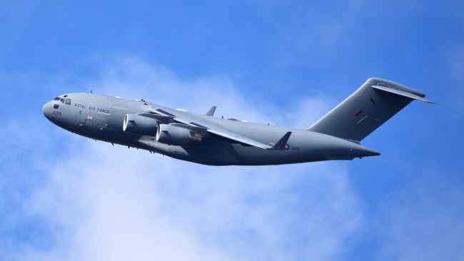 Обои картинки фото boeing c-17a globemaster iii, авиация, военно-транспортные самолёты, ввс