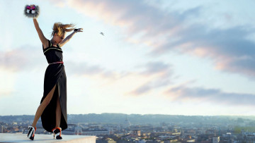 Картинка девушки cara+delevingne модель клатч платье каблуки город высота