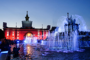 Картинка города москва+ россия москва фонтаны вечер