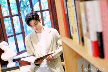 обоя мужчины, hou ming hao, актер, куртка, библиотека, полки, книги