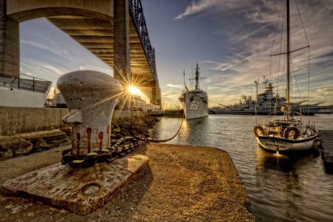 Обои картинки фото корабли, порты ,  причалы, солнце, яхта, прича