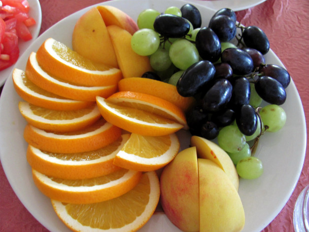Обои картинки фото еда, фрукты,  ягоды, апельсины, виноград, персики