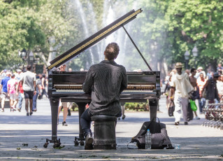 обоя музыка, -другое, улица, люди, пианино