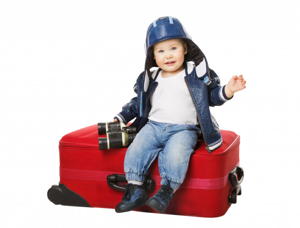 Обои картинки фото разное, дети, мальчик, шлем, бинокль, чемодан