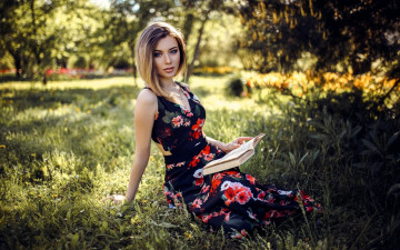 Картинка девушки -+блондинки +светловолосые блондинка платье книга трава