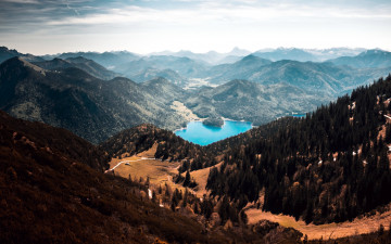 Картинка природа пейзажи озеро горы дорога лес