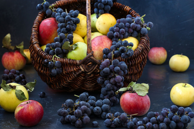 Обои картинки фото еда, фрукты,  ягоды, ягоды, яблоки, виноград