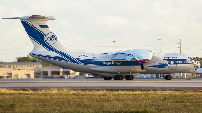 Обои картинки фото ilyushin ii-76td-90vd, авиация, грузовые самолёты, транспорт, тяжелый