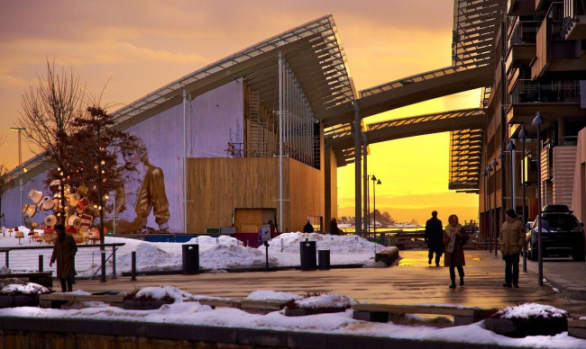 Обои картинки фото города, осло , норвегия, люди, снег, графитти, здание, закат