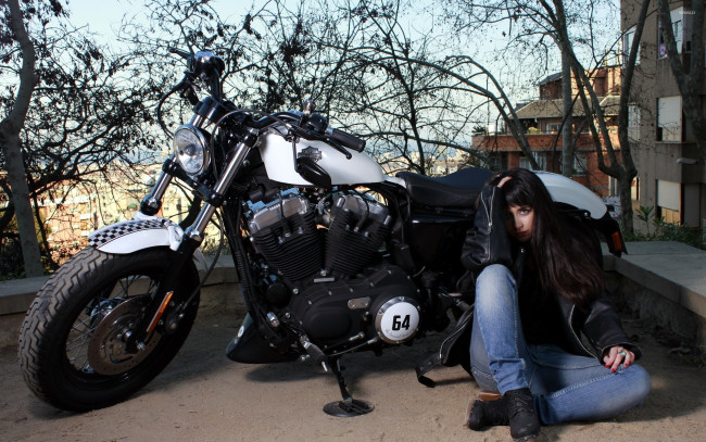 Обои картинки фото мотоциклы, мото с девушкой, harley, davidson