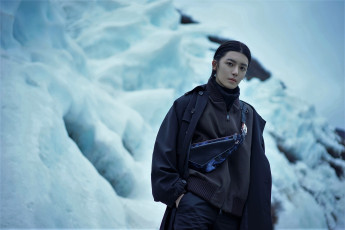 Картинка мужчины hou+ming+hao актер свитер пальто снег горы
