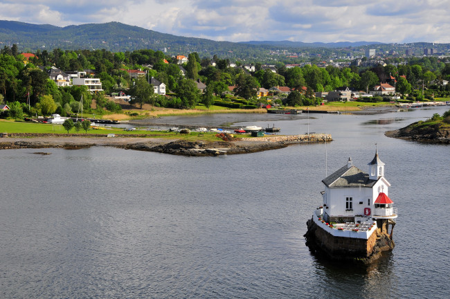 Обои картинки фото норвегия, осло, города, река, дома, причалы, берег, деревья