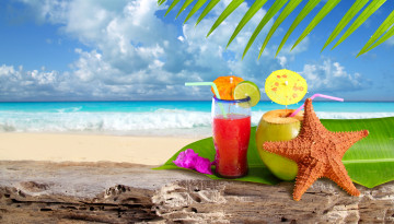 обоя еда, напитки,  коктейль, тропики, море, пальма, листик, ракушка, коктейли, зонтики