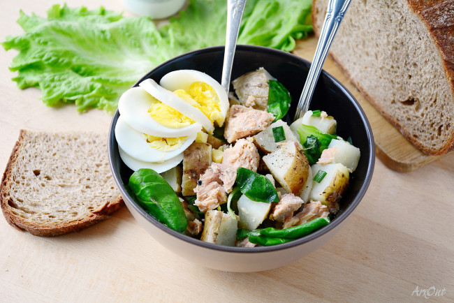 Обои картинки фото еда, салаты,  закуски, хлеб, яйцо, мясо