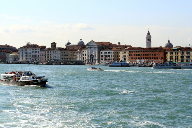 Обои картинки фото города, венеция , италия, лодки, здания, катера