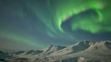 Картинка природа северное+сияние клондайк северное сияние зима ночь сша горы юкон звезды снег аляска