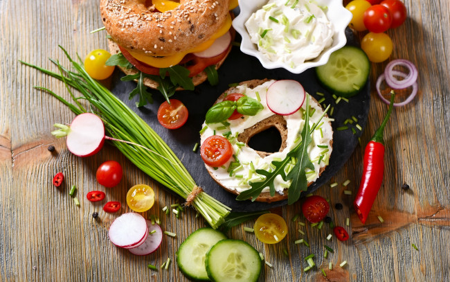 Обои картинки фото еда, бутерброды,  гамбургеры,  канапе, помидоры, food, овощи, соус, сэндвичи, огурец, cream