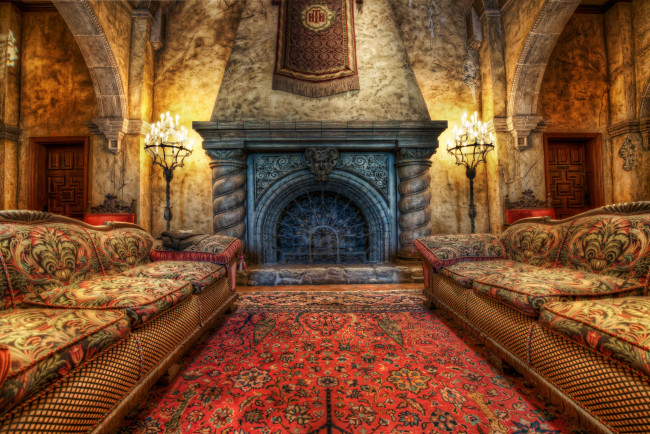 Обои картинки фото интерьер, камины, замок, диван, свечи, зал, ковёр