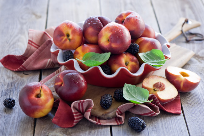 Обои картинки фото еда, фрукты,  ягоды, ежевика, ягоды, нектарины