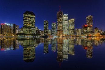 Картинка города -+огни+ночного+города ночь огни иллюминация узор цвет подсветка отражение город вода