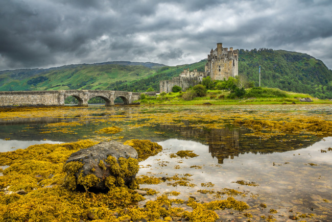 Обои картинки фото eilean donan castle, города, замок эйлен-донан , шотландия, замок, мост, озеро