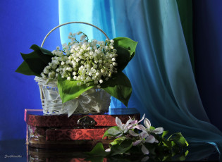 Картинка цветы букеты +композиции натюрморт весна композиция корзинка ландыши свет фото