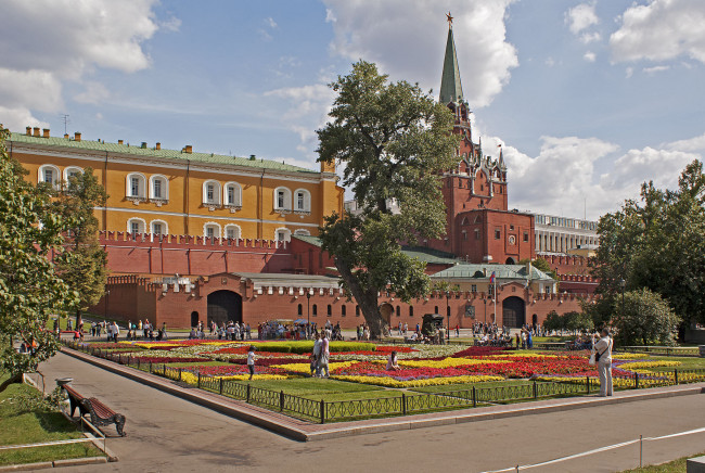 Обои картинки фото города, санкт, петербург, петергоф, россия, кремль, клумба, александровский, сад