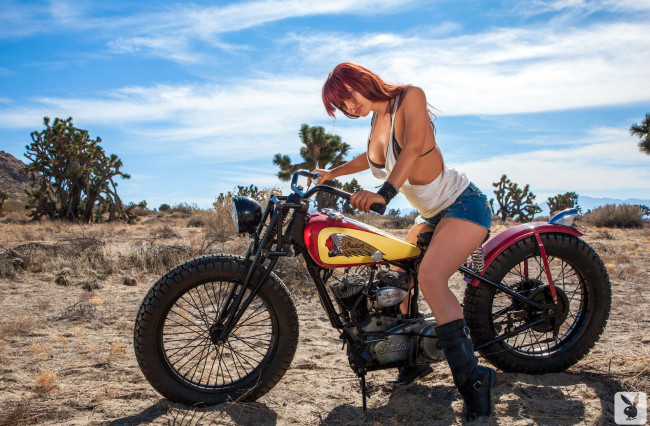 Обои картинки фото мотоциклы, мото, девушкой, veronica, ricci, пустыня, indian
