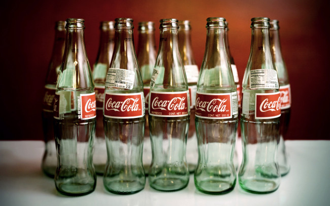 Обои картинки фото бренды, coca-cola, стеклянные, бутылки