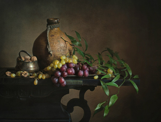 Обои картинки фото еда, натюрморт, ваза, виноград, ягода