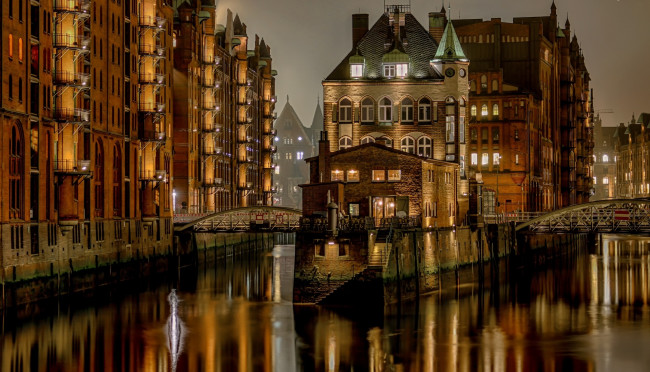 Обои картинки фото шпайхерштадт, города, - улицы,  площади,  набережные, дома, город, европа, мосты, река, здания