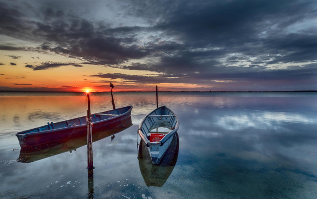 Обои картинки фото корабли, лодки,  шлюпки, озеро, закат, небо, водоём