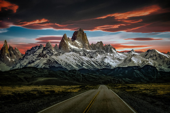 Обои картинки фото природа, дороги, закат, пейзаж, поле, горы, дорога