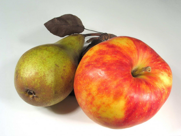 Обои картинки фото еда, фрукты, ягоды, груша, яблоко