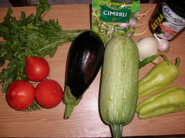 Обои картинки фото еда, овощи, перец, помидор, томаты