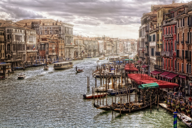 Обои картинки фото города, венеция, италия, канал, гондолы, здания