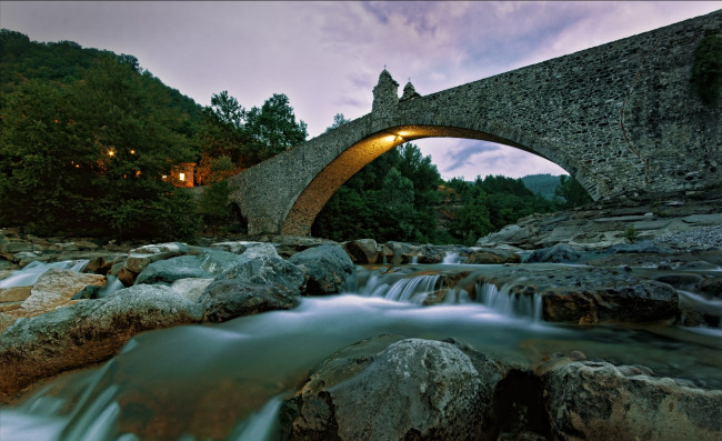 Обои картинки фото италия, эмилия, романья, природа, реки, озера, лес, река, камни, пороги, каменный, мост, день