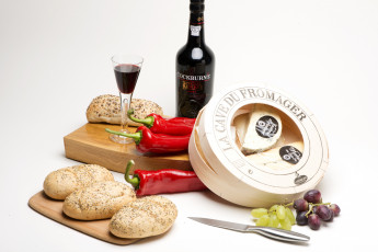 Картинка еда натюрморт хлеб вино сыр виноград перец