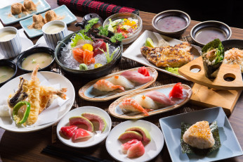 обоя еда, рыба,  морепродукты,  суши,  роллы, блюда, изобилие, ассорти, морепродукты, суши, рис, суп