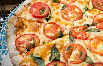 обоя еда, пицца, помидоры, сыр, макро, базилик