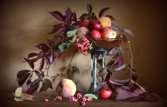 Обои картинки фото еда, фрукты,  ягоды, натюрморт, яблоки, осень, листья, персики
