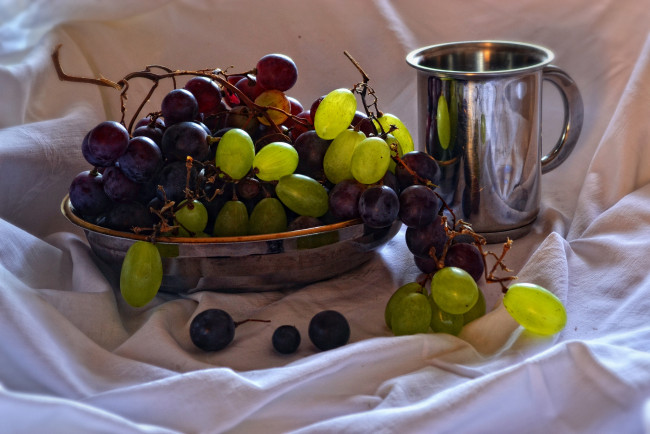 Обои картинки фото еда, виноград, миска, кружка