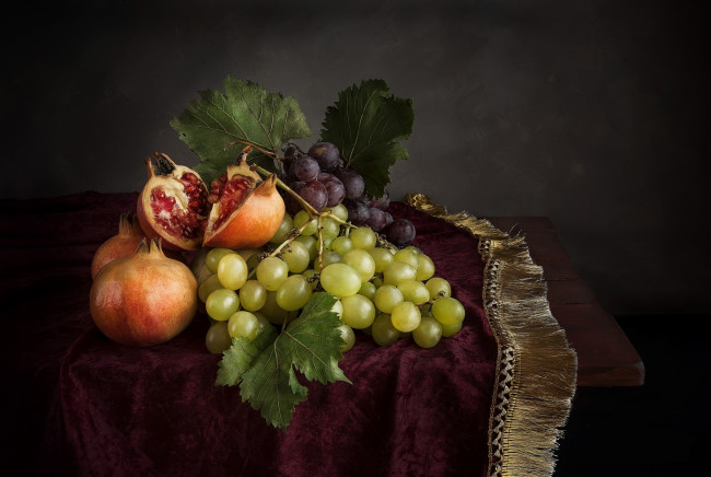 Обои картинки фото еда, фрукты,  ягоды, гранаты, виноград