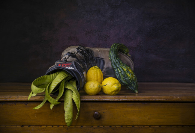 Обои картинки фото еда, натюрморт, овощи, лимоны, башмак