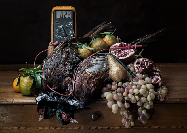 Обои картинки фото еда, натюрморт, часы, виноград, фрукты, дичь