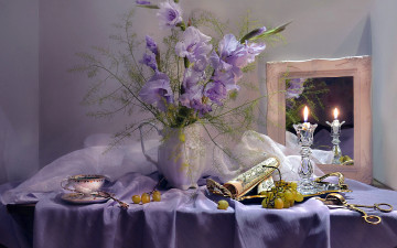 Картинка еда натюрморт гладиолусы свеча зеркало чай виноград ноты