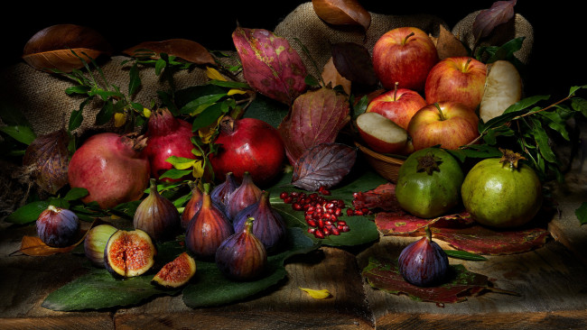 Обои картинки фото еда, фрукты,  ягоды, гранаты, яблоки, инжир