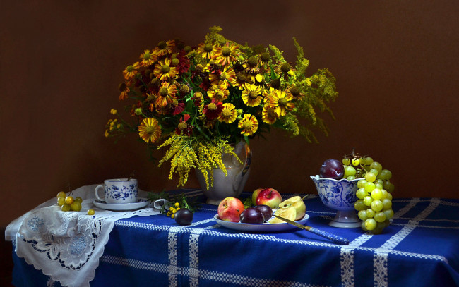 Обои картинки фото еда, натюрморт, сливы, яблоки, виноград, букет